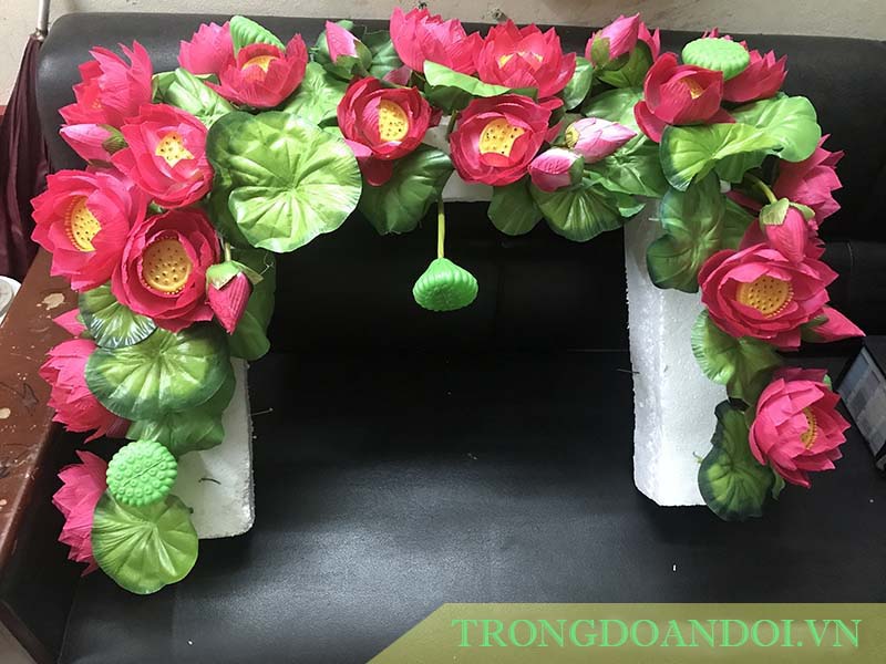 Hoa Sen Trang Trí Bục Tượng Bác Hồ