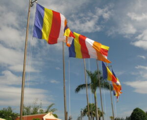 Nên mua cờ Phật giáo ở đâu uy tín