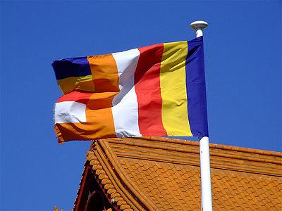Ý nghĩa năm màu sắc trên lá cờ Phật giáo